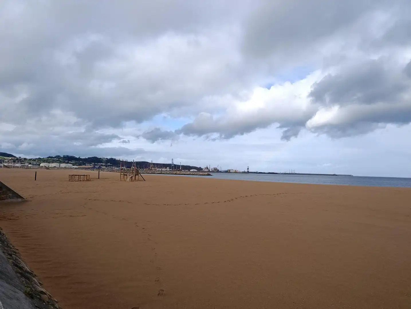 Vista exterior de Pis en venda en Gijón  amb Terrassa, Traster i Moblat