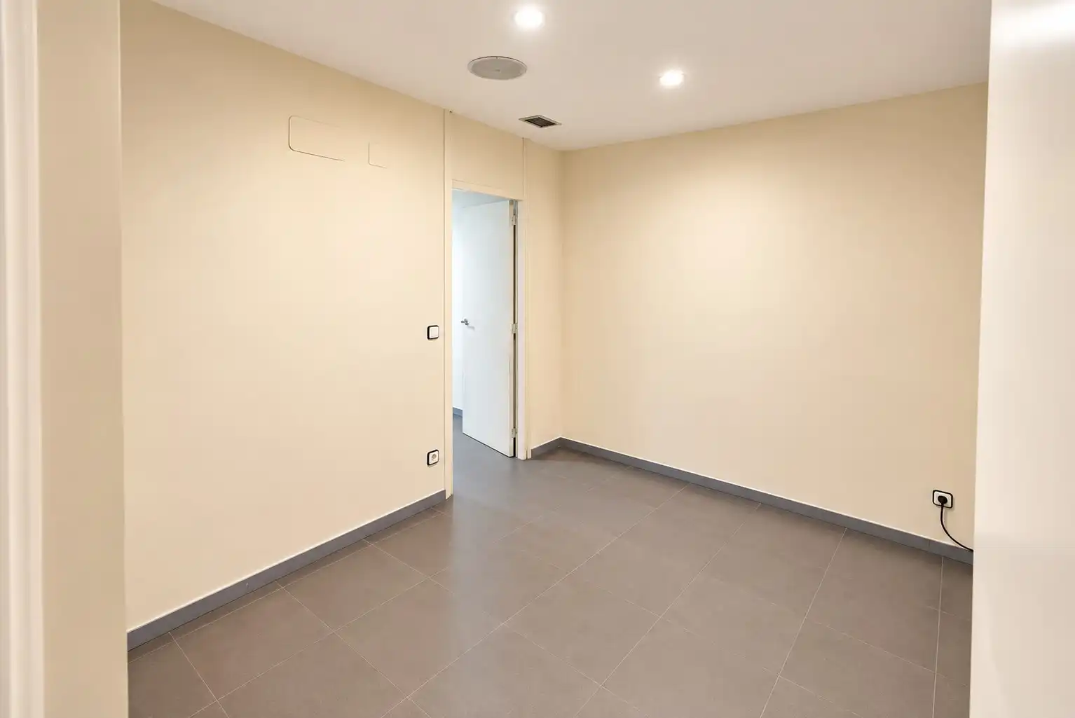 Local comercial en alquiler en Josep Pla, imagen 9