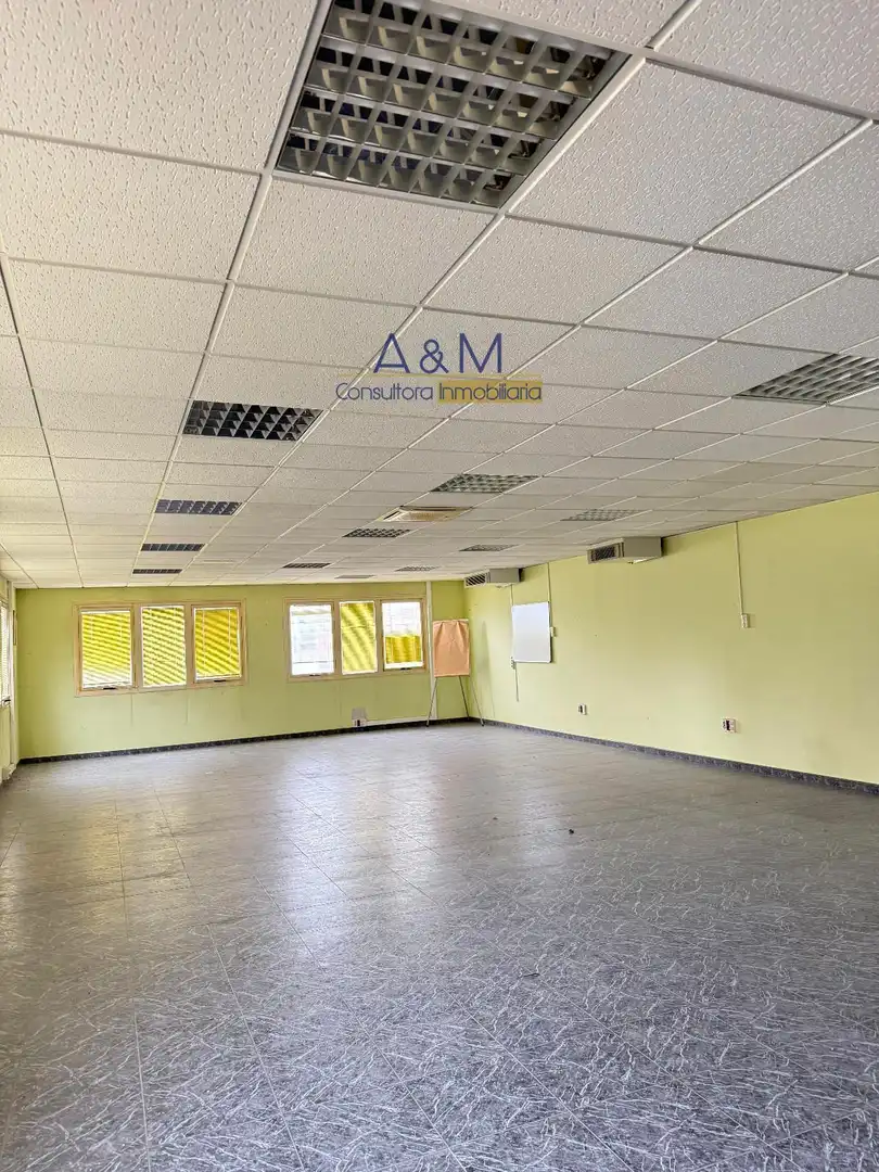 Nau industrial de lloguer en Venta de Baños