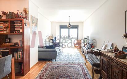 Living room of Flat for sale in  Madrid Capital  with Air Conditioner, Heating and Parquet flooring