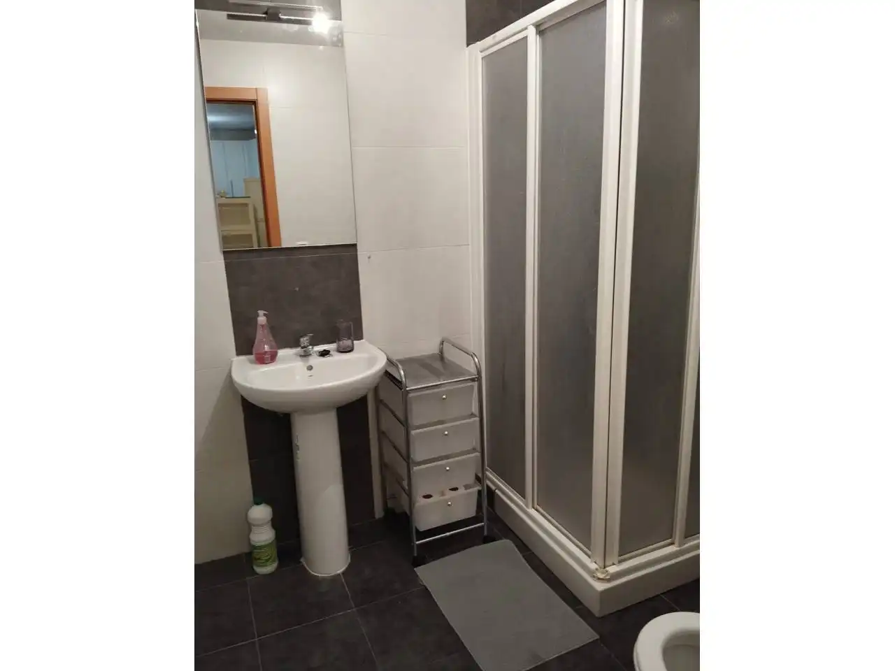 Baño de Apartamento de alquiler en Ocaña con Calefacción, Parquet y Amueblado