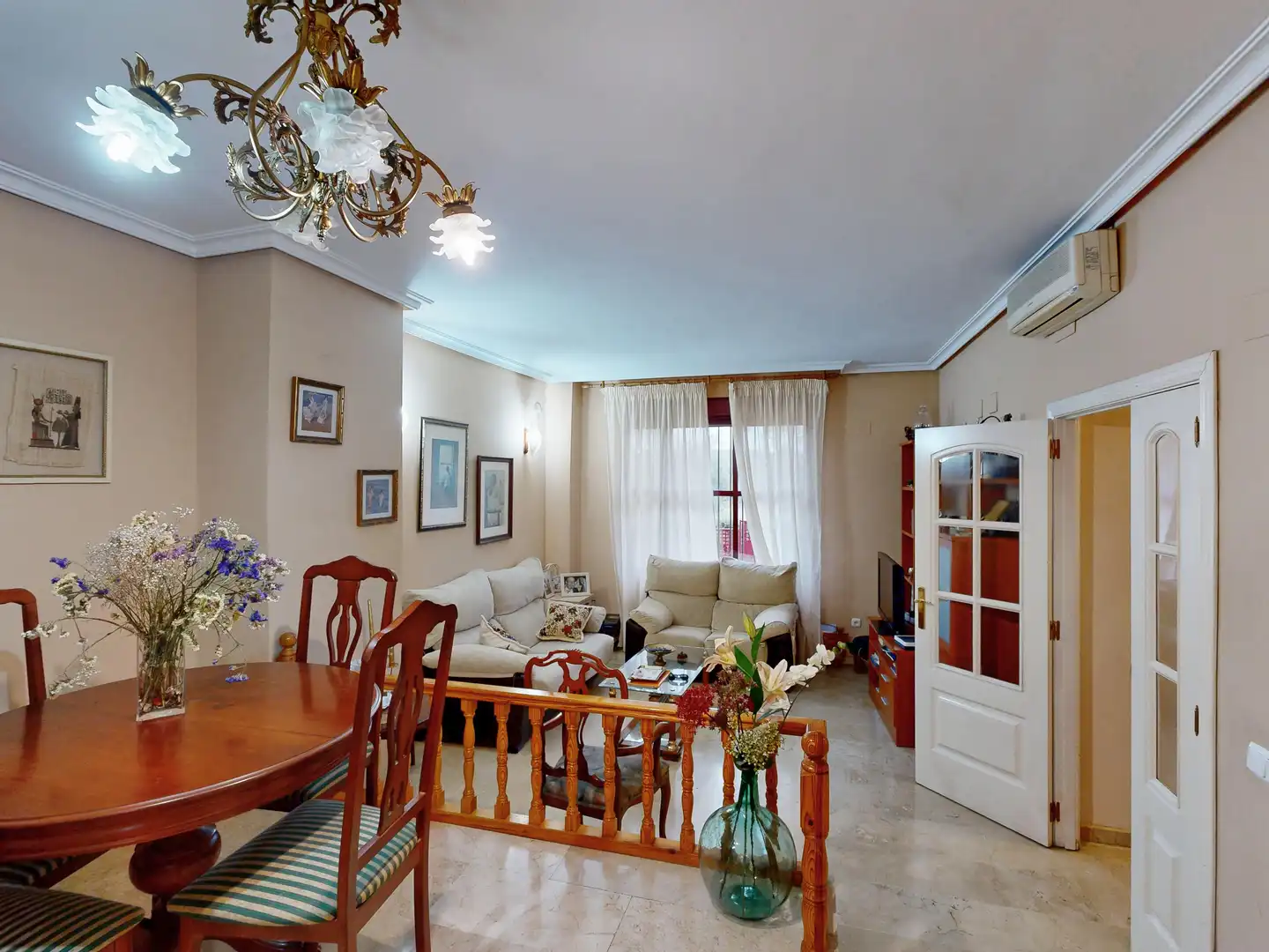 Sala de estar de Casa adosada en venta en Cáceres con Calefacción y Trastero