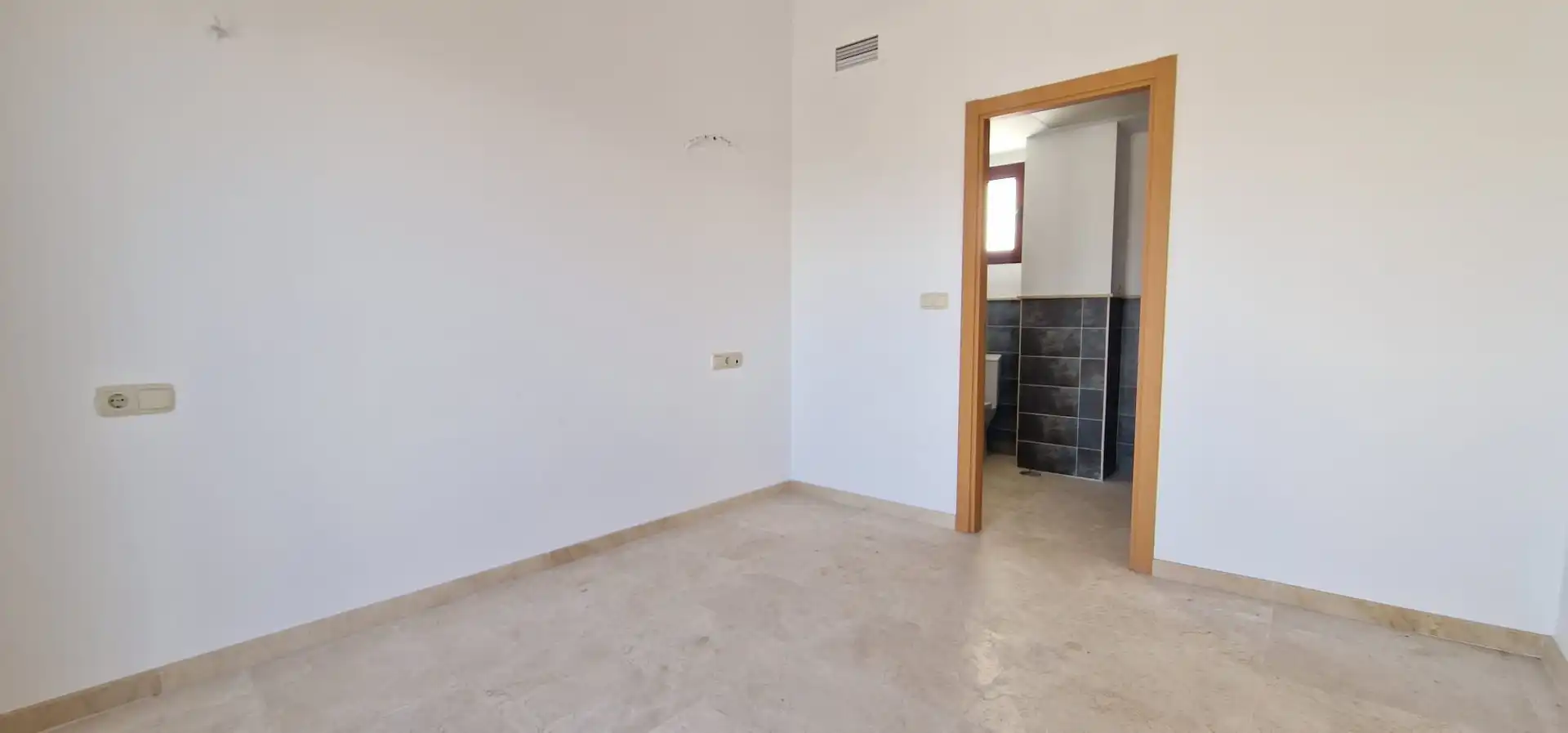 Einfamilien-Reihenhaus zum Verkauf in Cártama mit Privatgarten und Terrasse