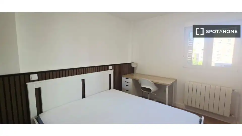 Bedroom of Flat for rent in Madrid  with Air Conditioner, Heating and Furnished