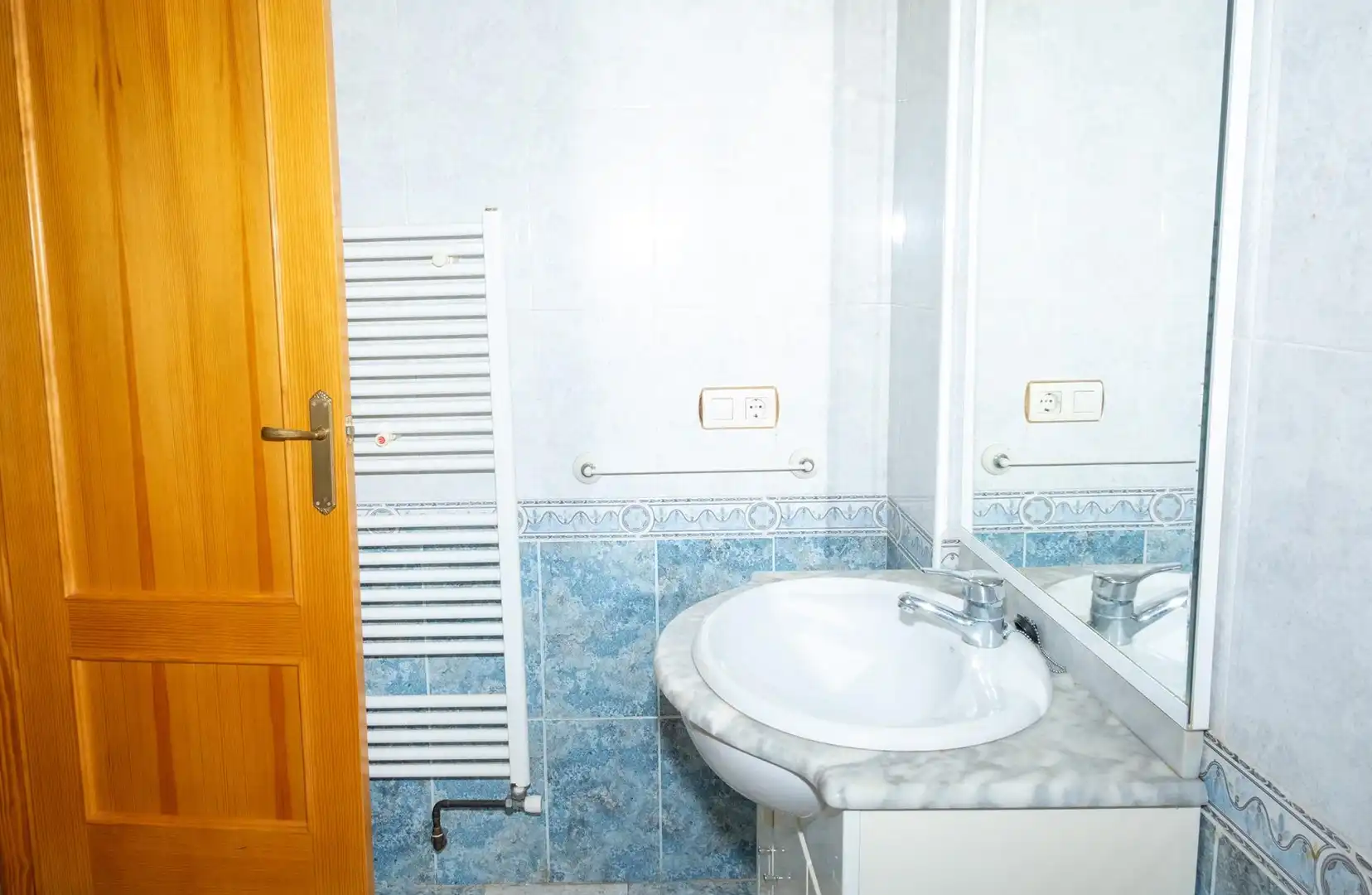 Baño de Casa adosada en venta en Torrevieja con Aire acondicionado, Calefacción y Jardín privado