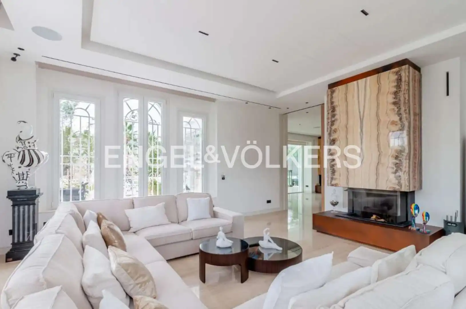 Sala d'estar de Casa o xalet en venda en Pozuelo de Alarcón amb Aire condicionat, Calefacció i Jardí privat
