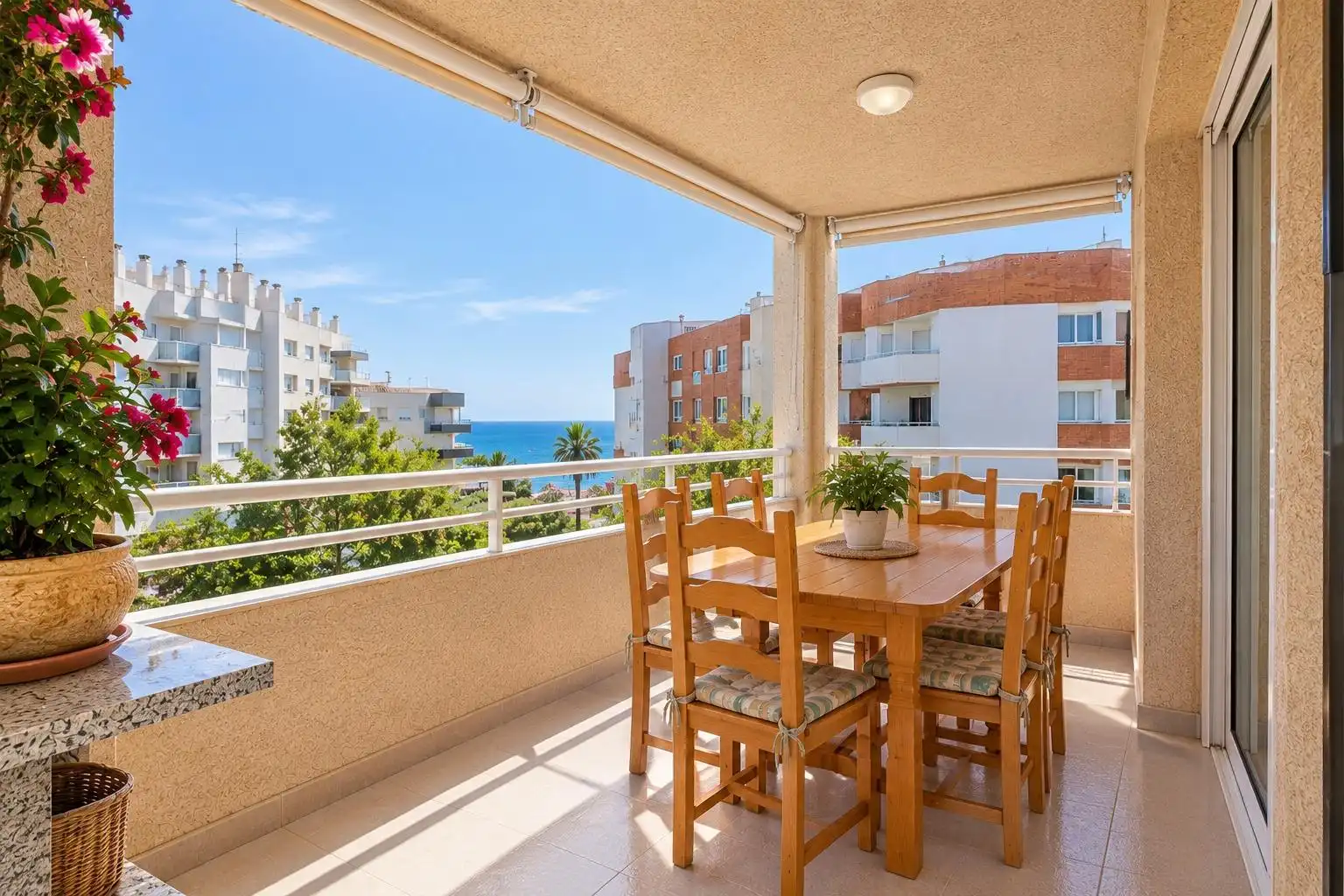 Piso con terraza en venta en MARITIM DEL