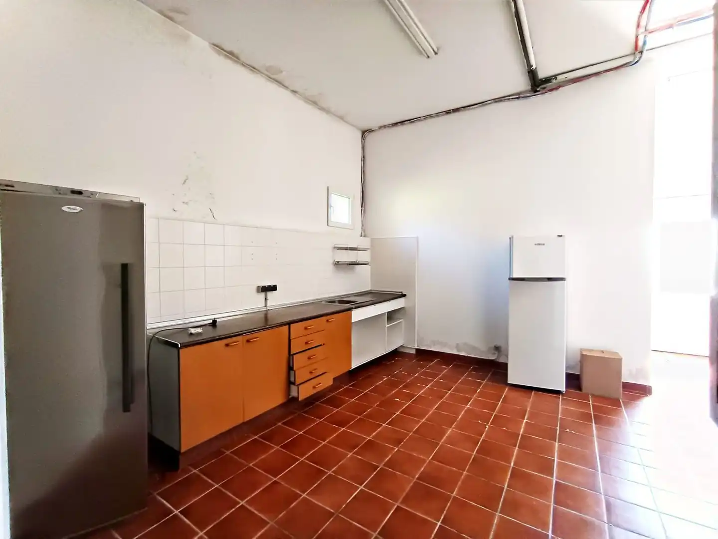 Cuina de Casa o xalet en venda en Pontevedra Capital  amb Jardí privat, Terrassa i Traster