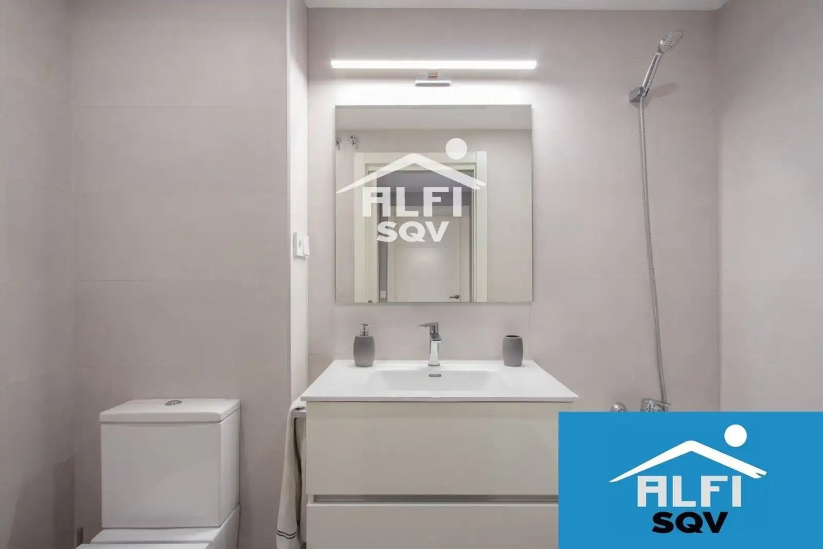 Bathroom of Flat for sale in Sant Cugat del Vallès  with Air Conditioner, Heating and Terrace