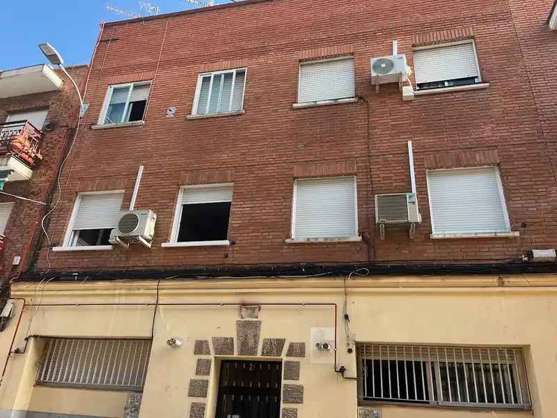 Vista exterior de Planta baja en venta en Madrid con Aire acondicionado, Calefacción y Jardín privado