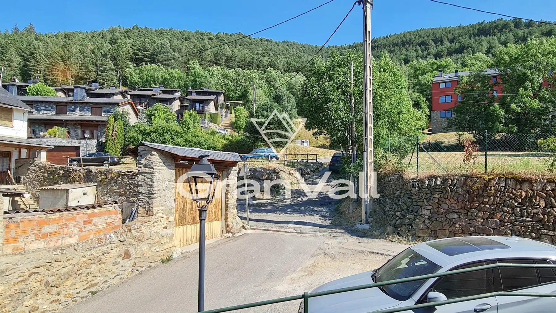 Aparcament de Apartament en venda en Alp amb Calefacció, Jardí privat i Parquet