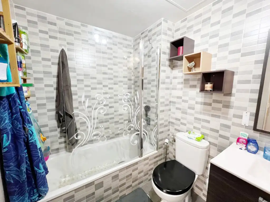 Baño de Piso en venta en Alcalá de Henares con Aire acondicionado, Calefacción y Terraza