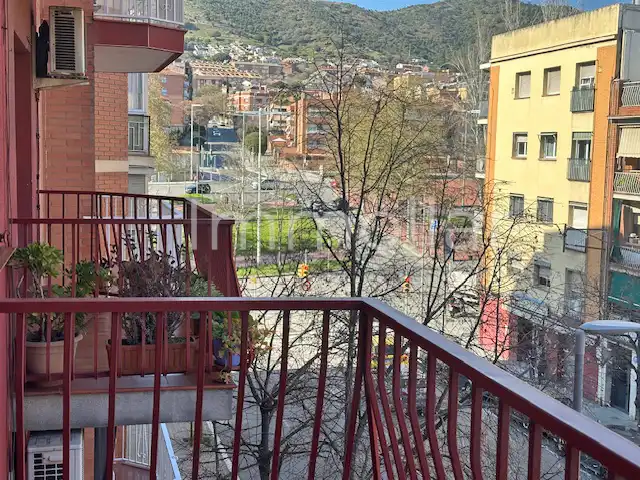 Vista exterior de Piso en venta en Santa Coloma de Gramenet con Calefacción, Amueblado y Horno