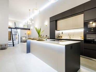 Flat for sale in C. del Olvido 32