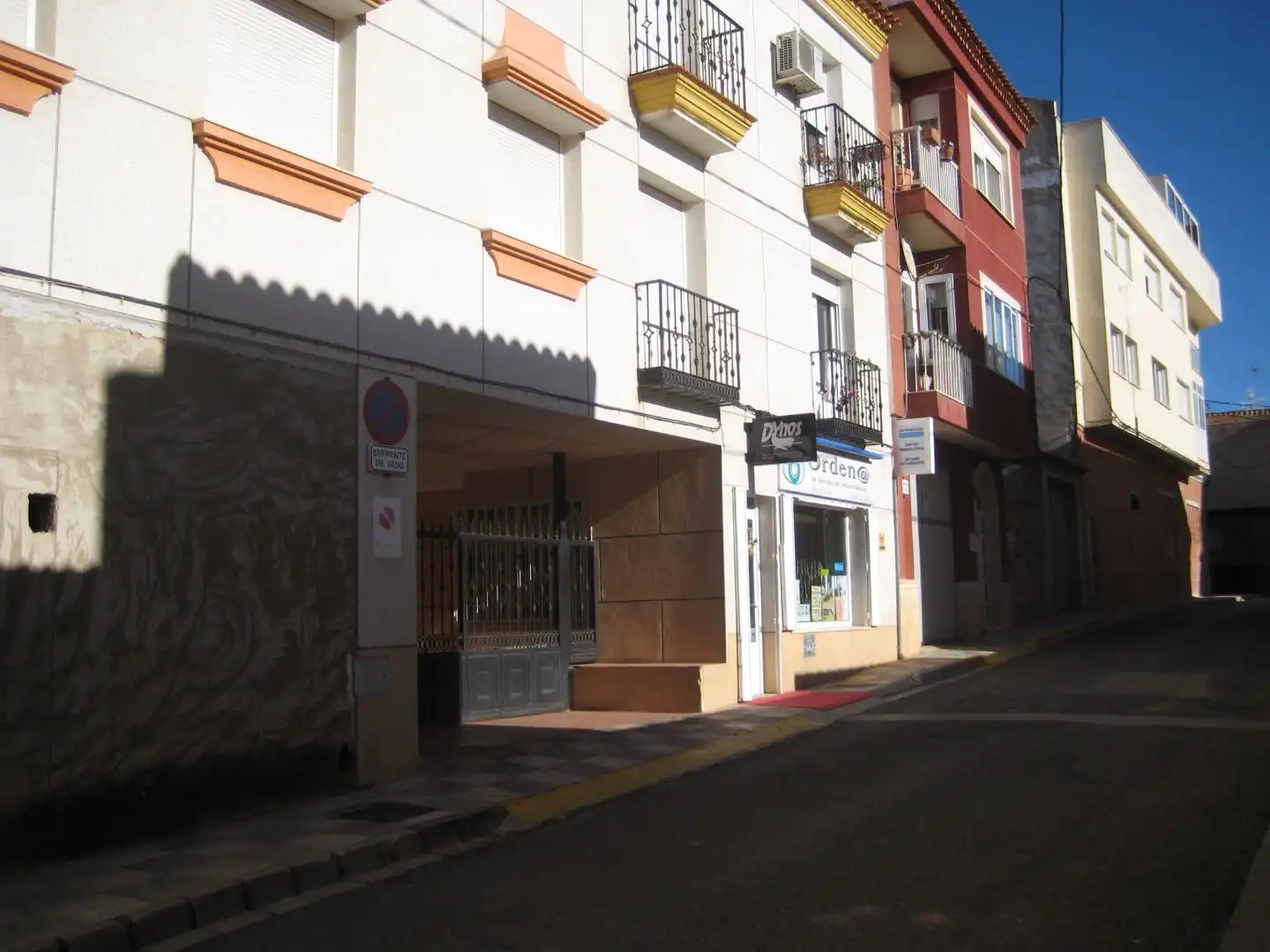 Exterior view of Garage for rent in Villamalea