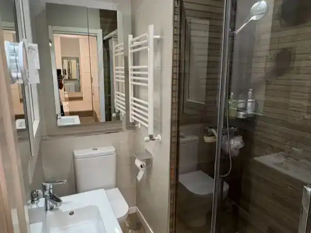 Bathroom of Flat for sale in  Madrid Capital  with Air Conditioner