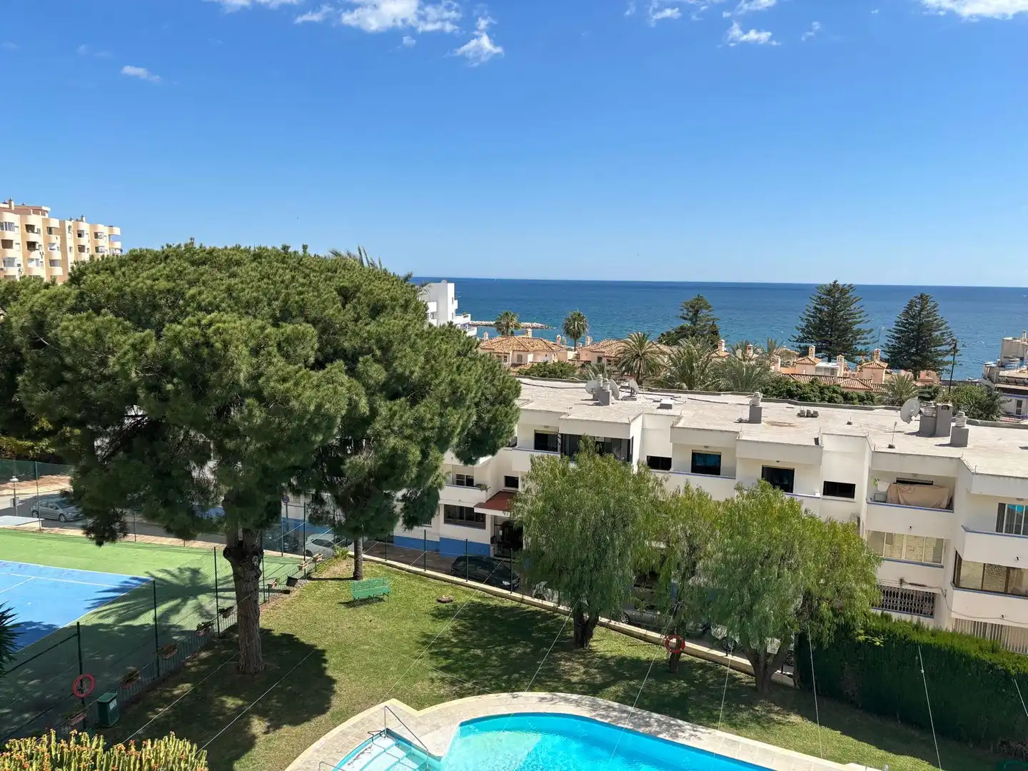 Exterior view of Apartments for sale in Estepona  with Terrace and Storage room