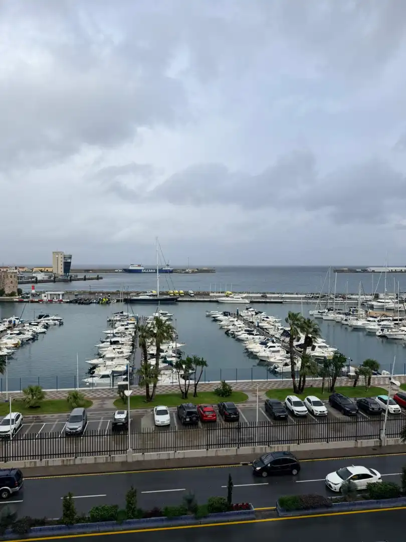 Aparcament de Pis en venda en Ceuta amb Aire condicionat, Moblat i Forn