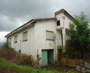 Vista exterior de Casa o xalet en venda en Saro amb Terrassa