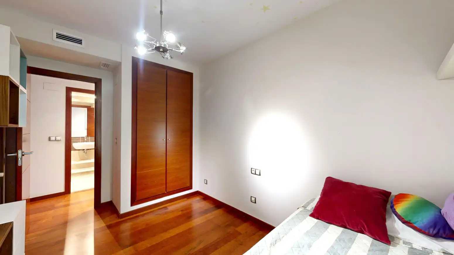 Bedroom of Flat for rent in Mislata  with Air Conditioner, Parquet flooring and Storage room