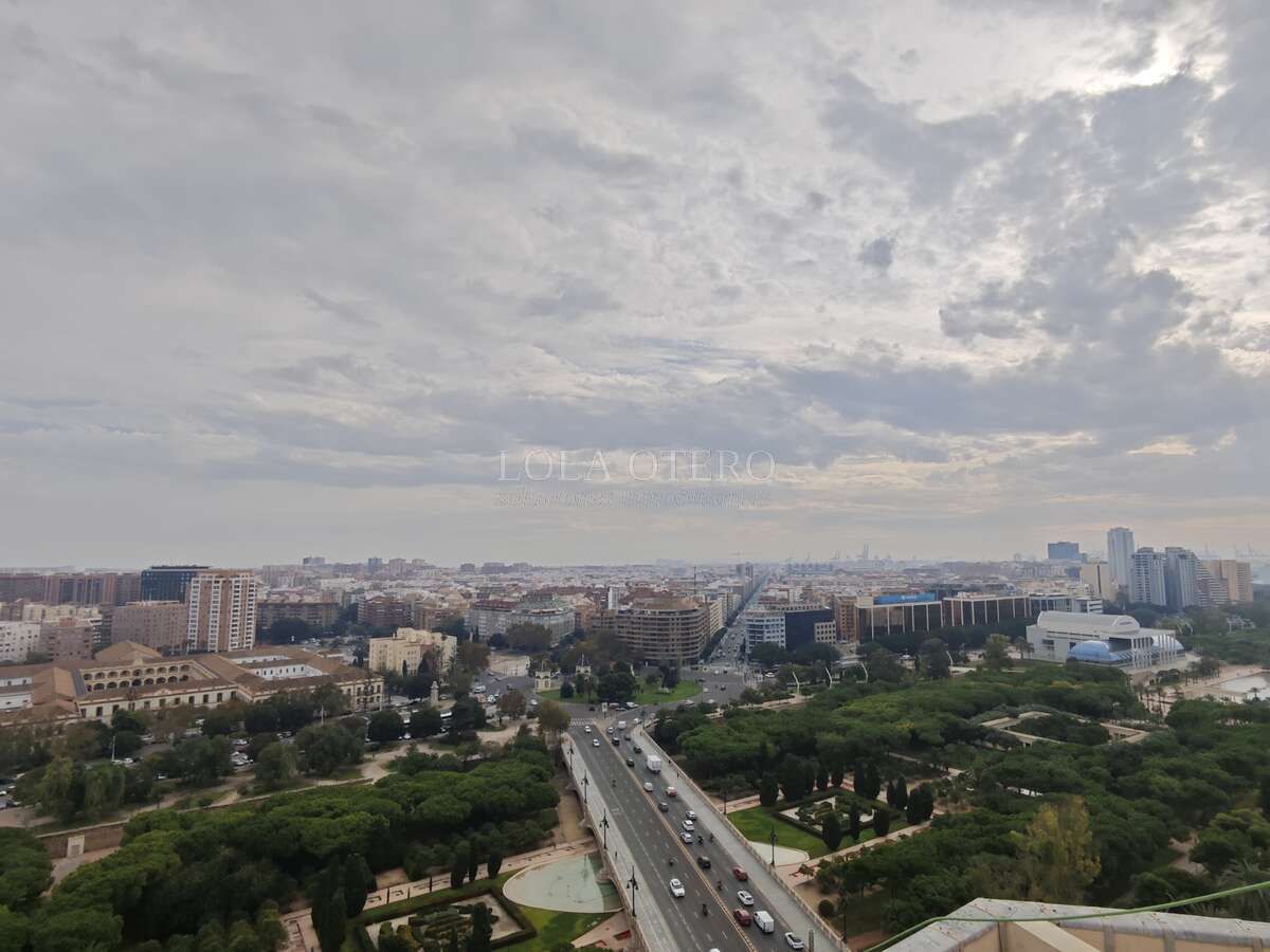 Exterior view of Attic for sale in  Valencia Capital  with Air Conditioner