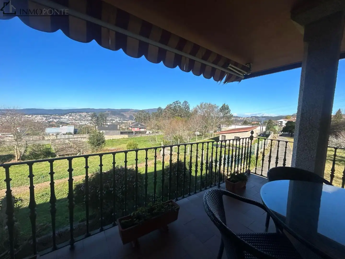 Terrassa de Casa o xalet en venda en Pontevedra Capital  amb Calefacció, Jardí privat i Terrassa