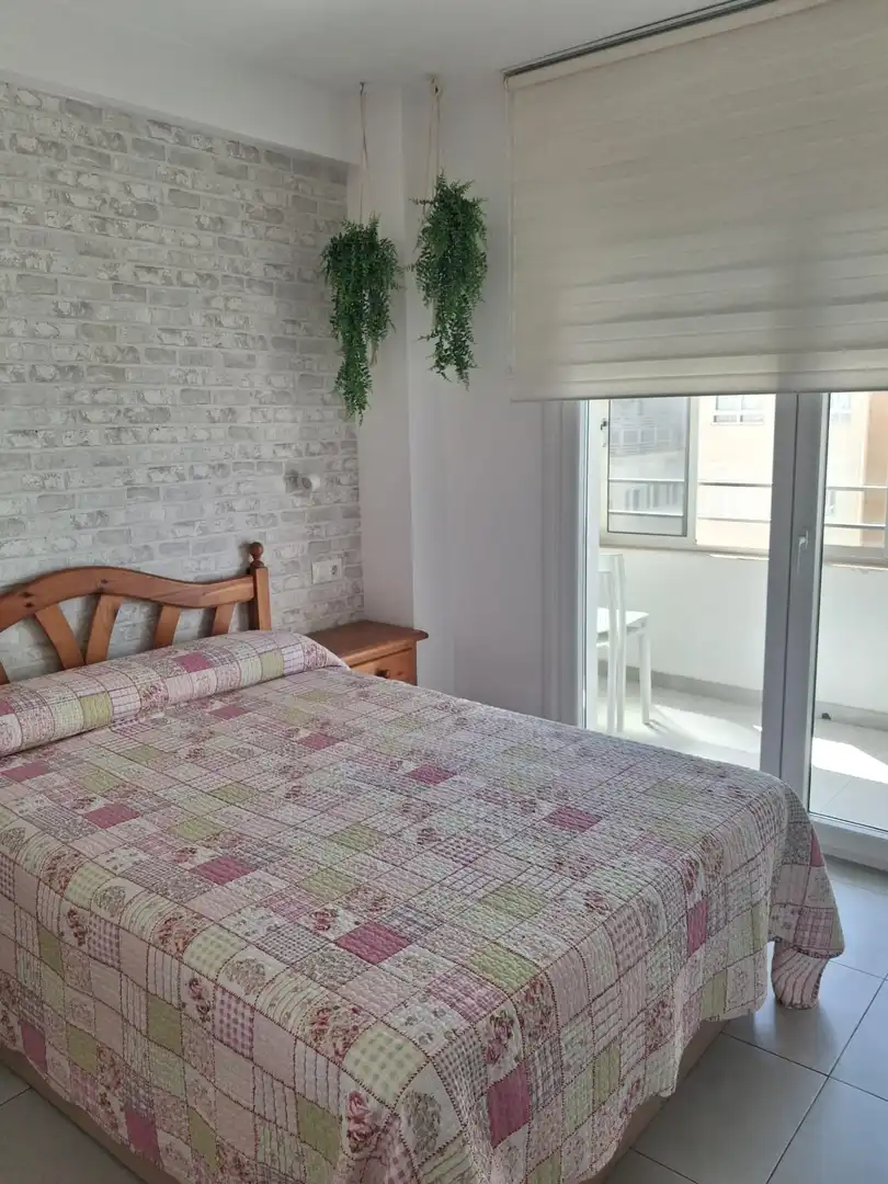 Dormitori de Pis de lloguer en Cádiz amb Aire condicionat, Moblat i Balcó