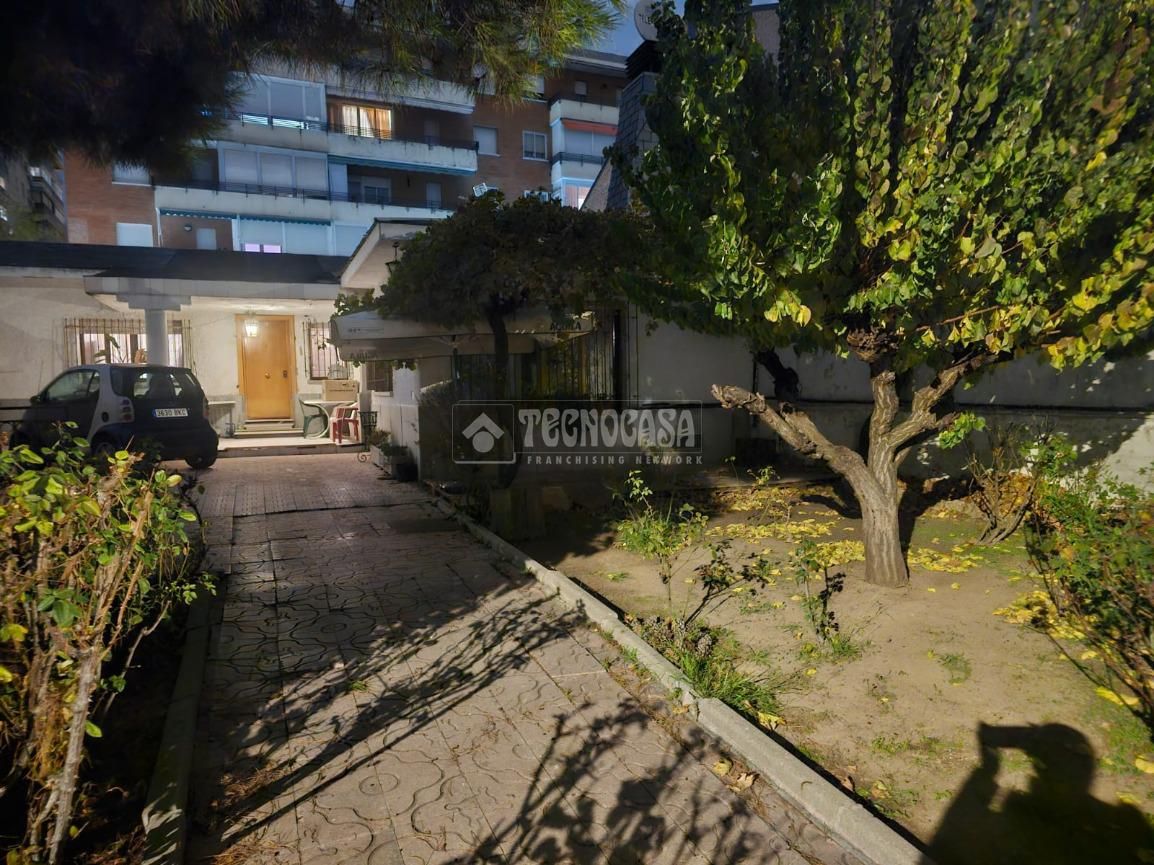 Exterior view of House or chalet for sale in  Madrid Capital  with Heating and Private garden