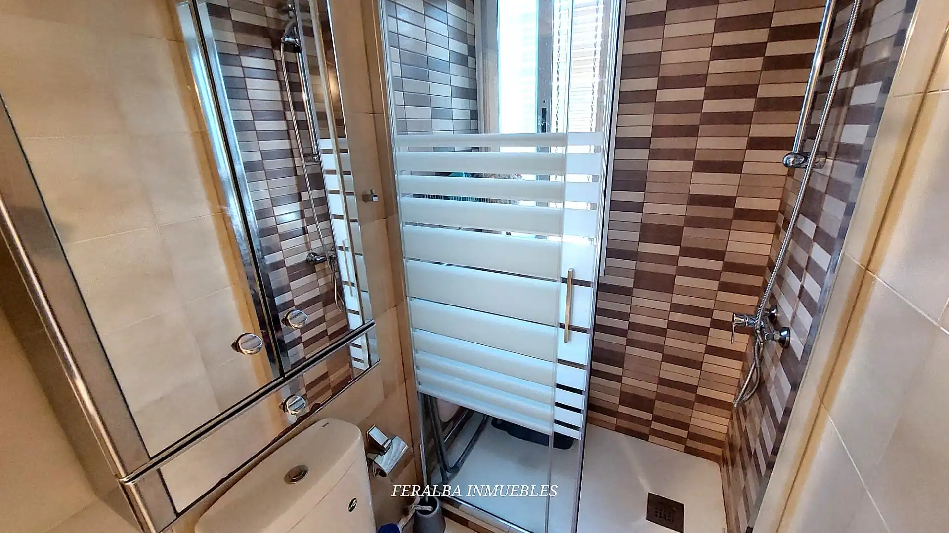 Badezimmer von Wohnung zum Verkauf in Madrid mit Klimaanlage, Heizung und Terrasse
