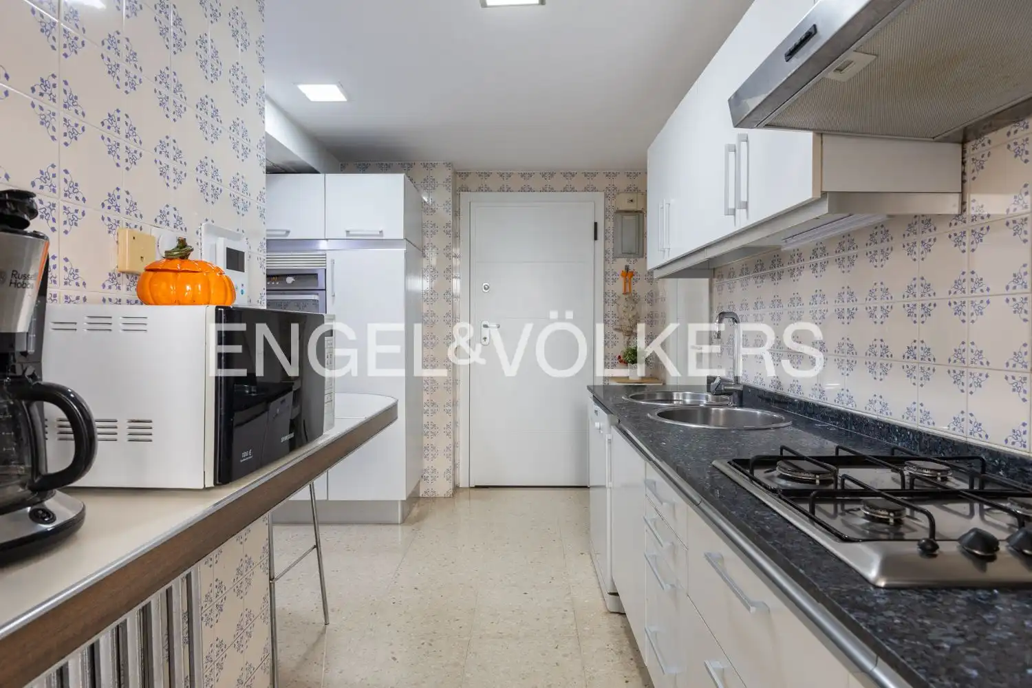 Kitchen of Flat for rent in Valencia  with Air Conditioner, Heating and Parquet flooring
