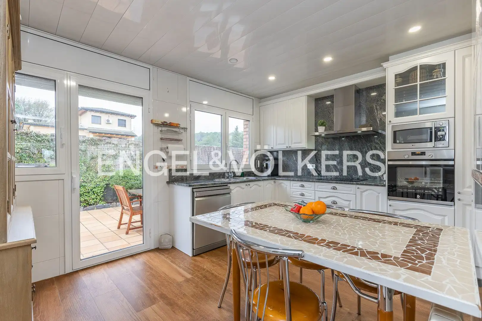 Cocina de Casa o chalet en venta en Castellar del Vallès con Aire acondicionado, Calefacción y Jardín privado