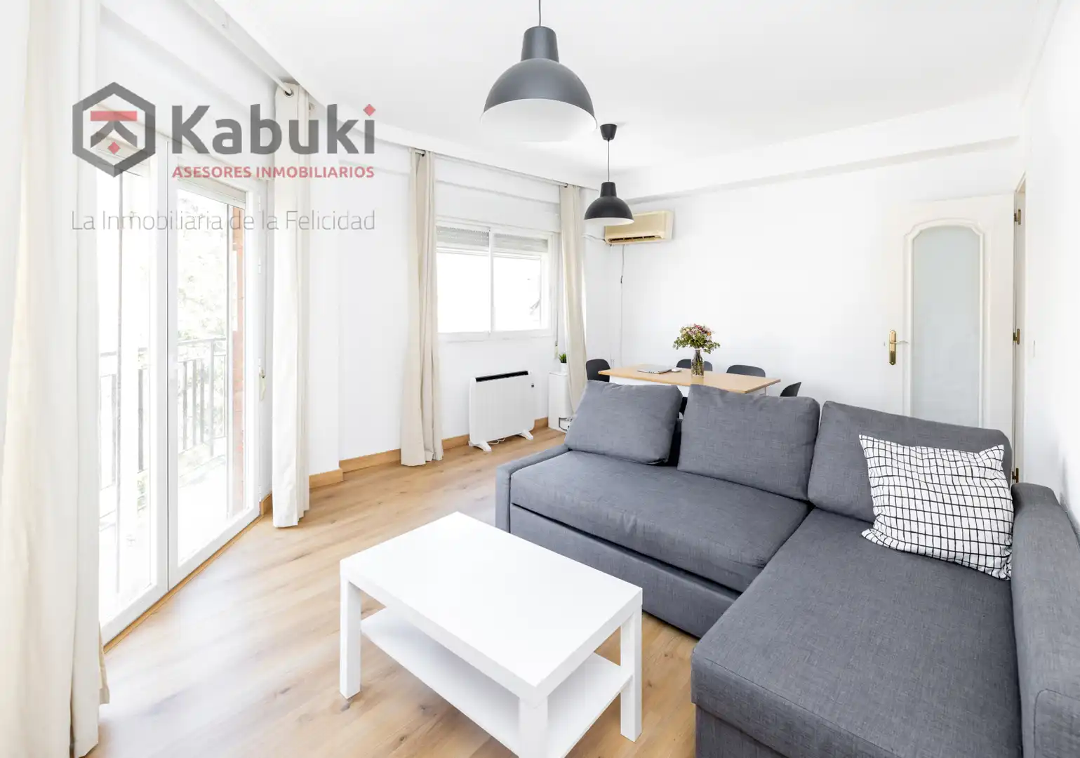 Living room of Flat for rent in Maracena  with Parquet flooring and Balcony