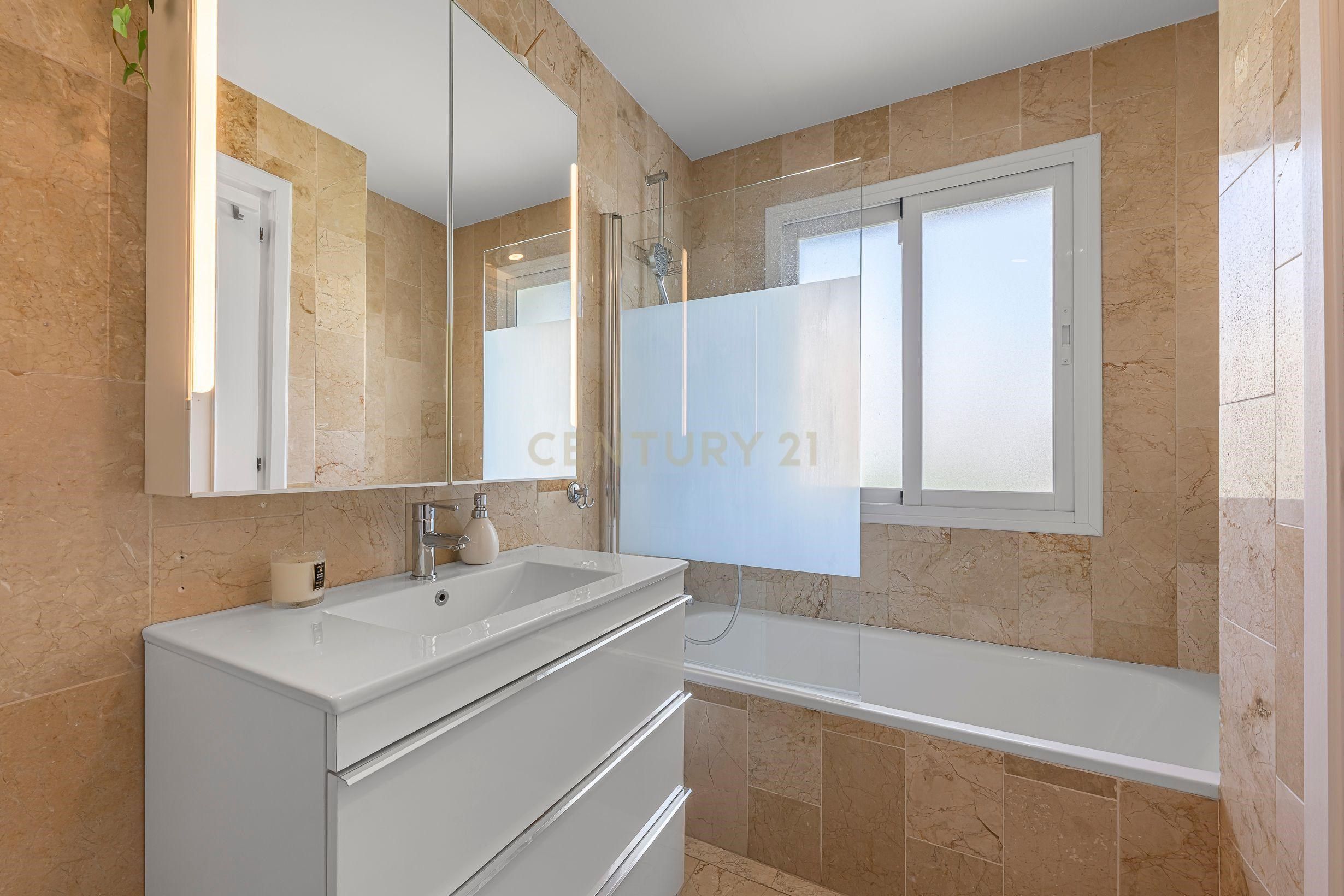 Bathroom of Flat for sale in Marbella  with Air Conditioner