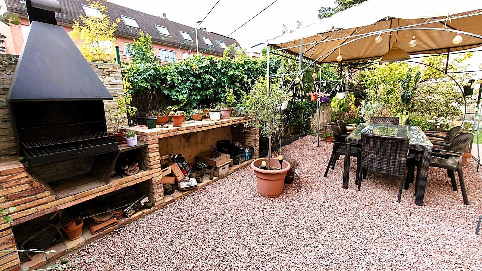 Terrassa de Casa adosada en venda en Cerdanyola del Vallès amb Aire condicionat, Calefacció i Jardí privat