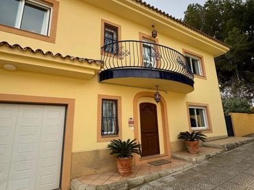Chalet con piscina en venta en L'Albir
