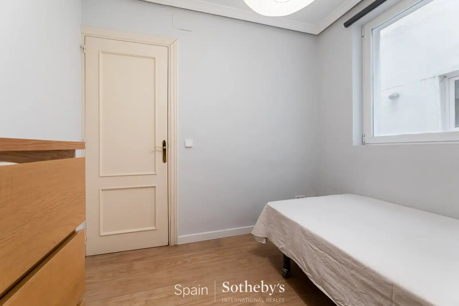 Dormitori de Apartament en venda en Madrid amb Aire condicionat, Calefacció i Terrassa