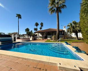 Piscina de Finca rústica en venda en Sanlúcar la Mayor amb Aire condicionat, Jardí privat i Terrassa