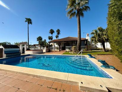 Schwimmbecken von Country house zum verkauf in Sanlúcar la Mayor mit Klimaanlage, Privatgarten und Terrasse
