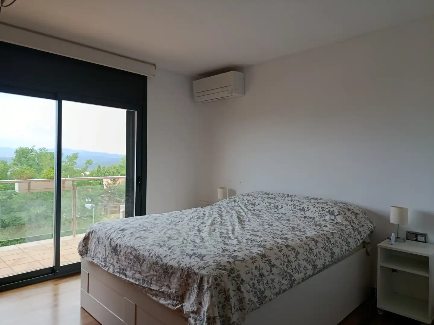 Dormitori de Casa adosada en venda en Girona amb Aire condicionat, Calefacció i Jardí privat