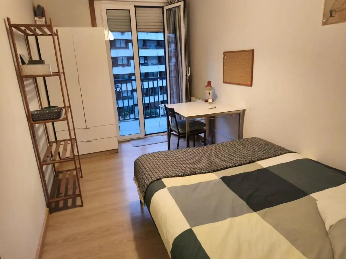 Dormitori de Apartament per a compartir en Vigo  amb Calefacció, Moblat i Forn
