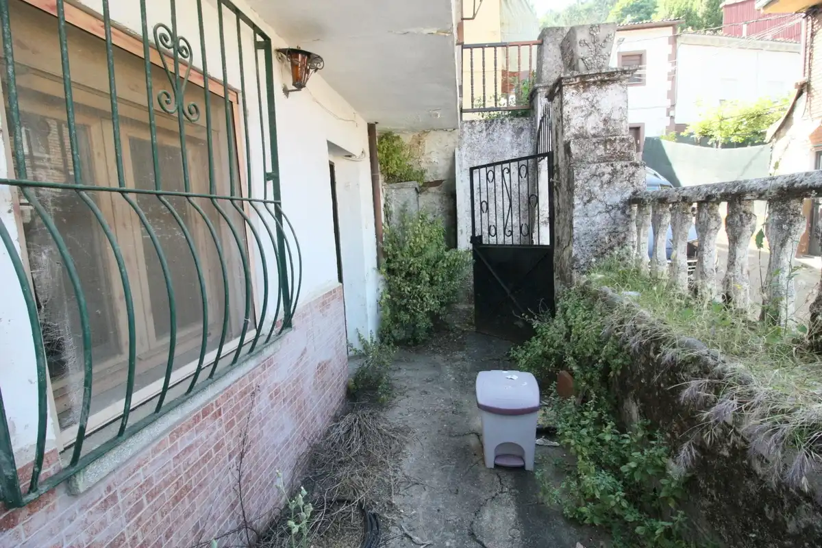 Vista exterior de Piso en venta en Arenas de San Pedro con Balcón