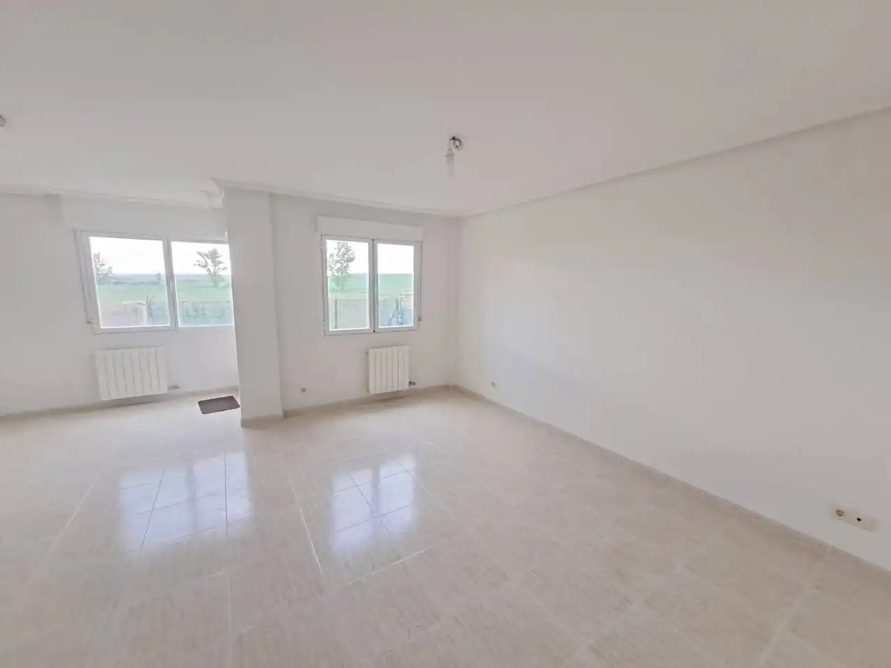 Sala d'estar de Casa adosada en venda en Merindad de Río Ubierna amb Calefacció, Jardí privat i Terrassa