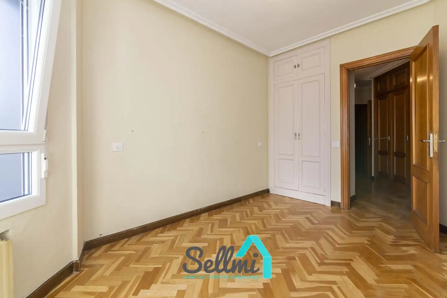 Dormitori de Dúplex en venda en Oviedo  amb Calefacció i Parquet