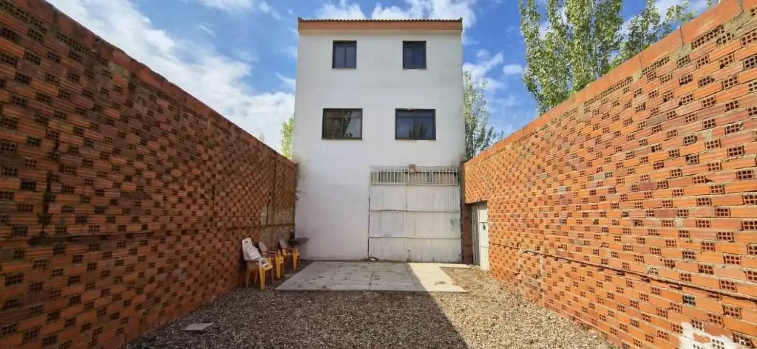 Außenansicht von Haus oder Chalet zum Verkauf in Castellanos de Villiquera mit Heizung, Privatgarten und Terrasse