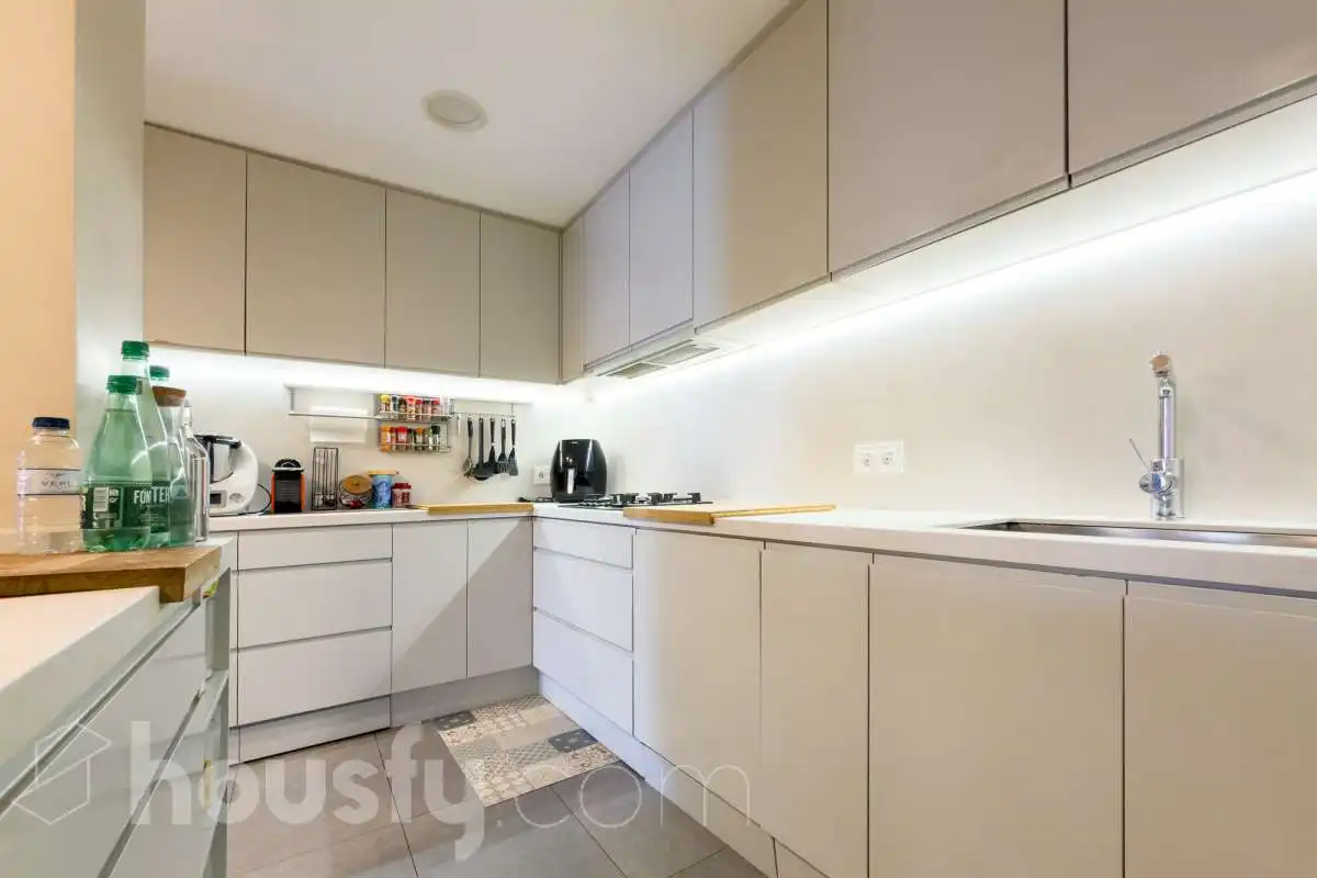 Cocina de Piso en venta en Barcelona con Aire acondicionado, Calefacción y Jardín privado