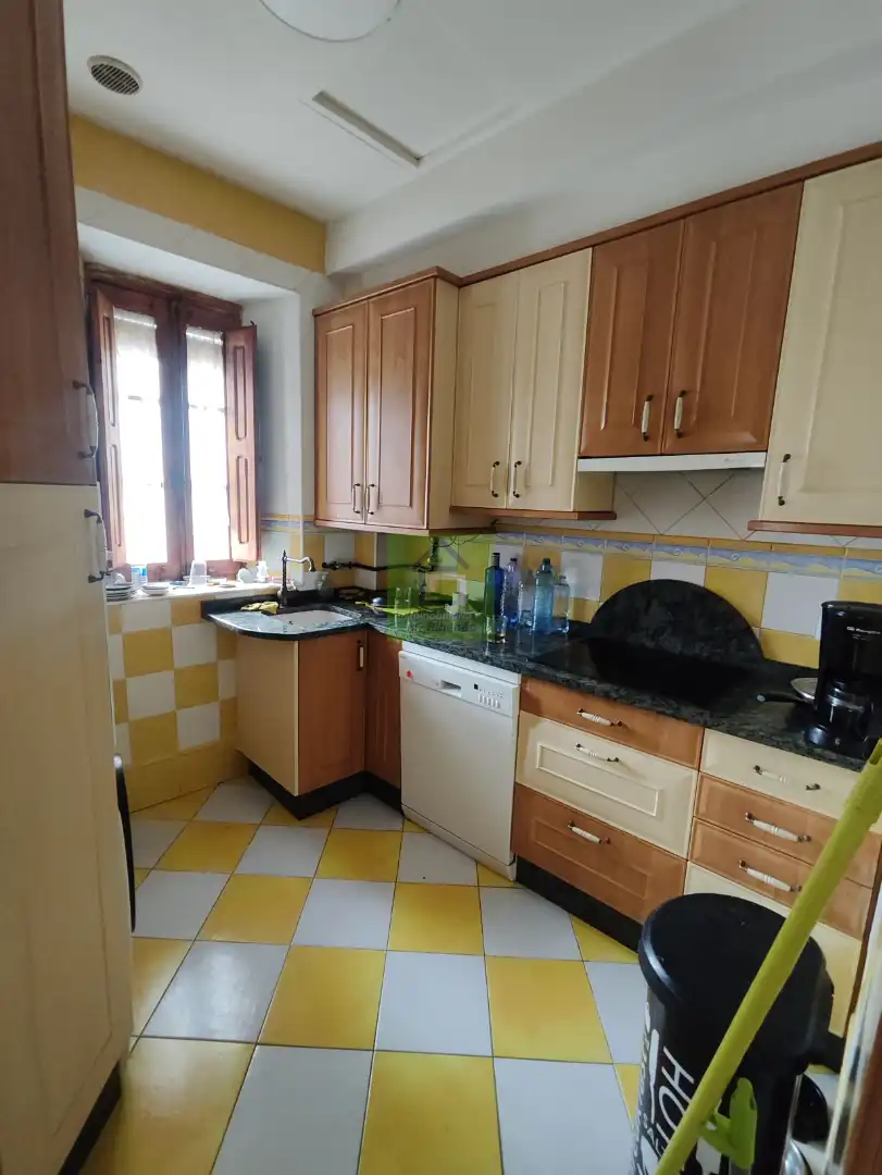Cuina de Casa o xalet en venda en Zamora Capital  amb Calefacció, Moblat i Microones