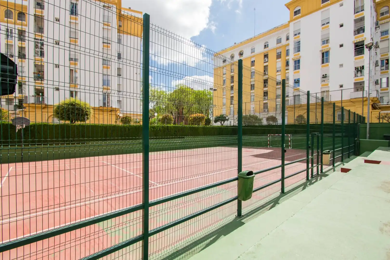 Flat for sale in Avenida ALCALDE LUIS URUÑUELA, Urbadiez - Entrepuentes