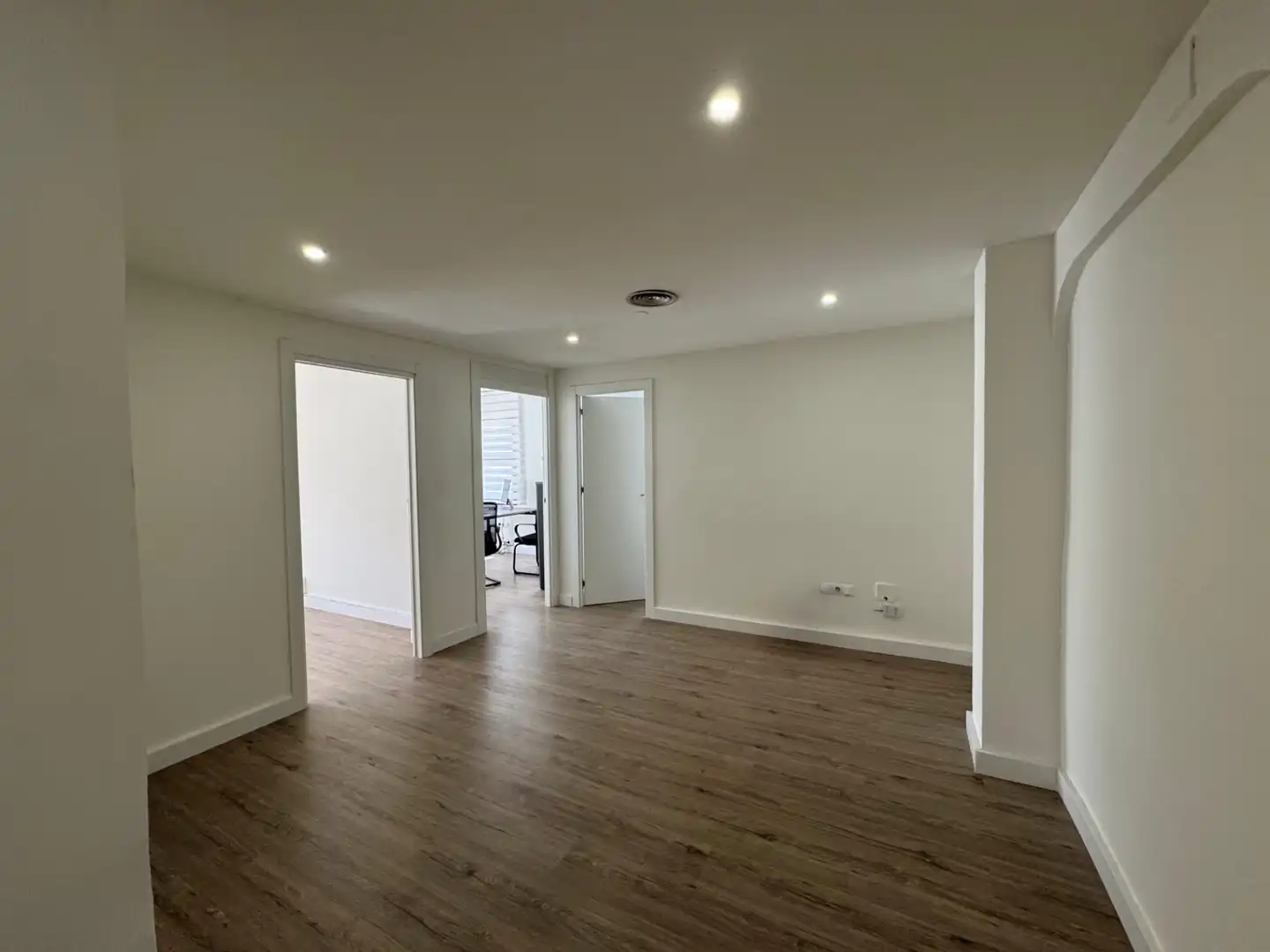 Büro zur Miete in Fuengirola mit Klimaanlage, Heizung und Terrasse