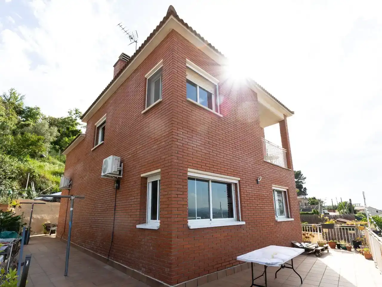 Vista exterior de Piso en venta en Cerdanyola del Vallès con Aire acondicionado, Jardín privado y Trastero
