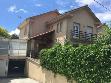 Villa con balcone in affitto a Parroquias de Santiago